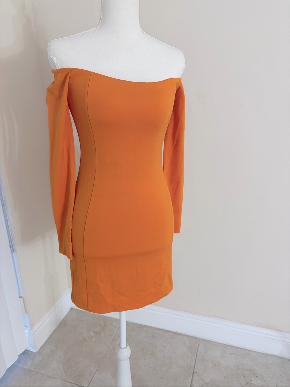 Michael Costello Orange Off-Shoulder Long Sleeve Bodycon Dress - Picture 4 of 11